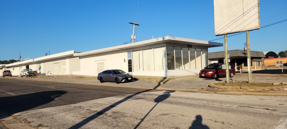 1235 W Marshall Ave, Longview, TX for sale - Building Photo - Image 1 of 12