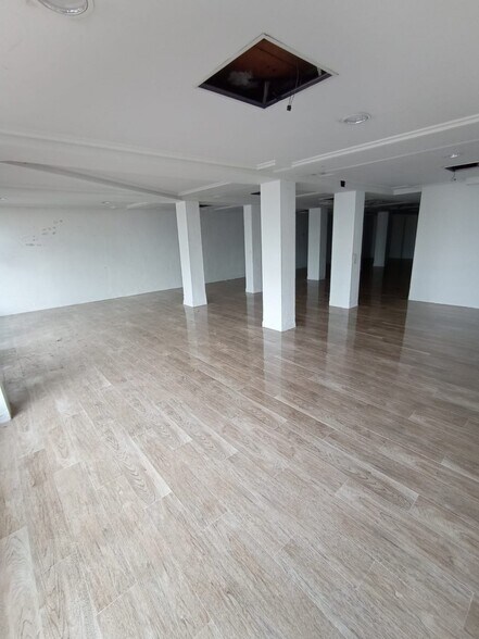 Commerce de détail dans Cáceres à louer - Photo du bâtiment - Image 2 de 18