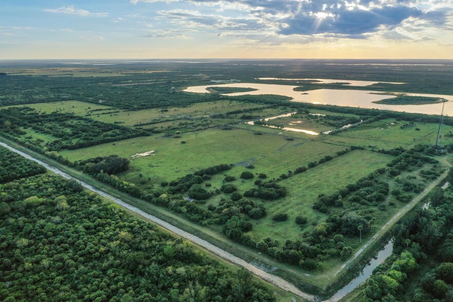 1190 Garvey Rd, Palm Bay, FL à vendre - Photo du bâtiment - Image 2 de 16