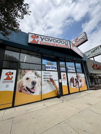Plus de détails pour 19841-19845 Ventura Blvd, Woodland Hills, CA - Commerce de détail à louer