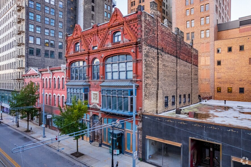 725-729 N Milwaukee St, Milwaukee, WI à louer - Photo du bâtiment - Image 2 de 5
