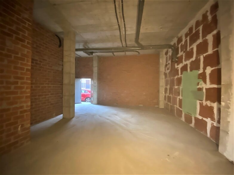 Calle de Antonio Martínez Vega, Oviedo, Asturias for sale - Building Photo - Image 3 of 6