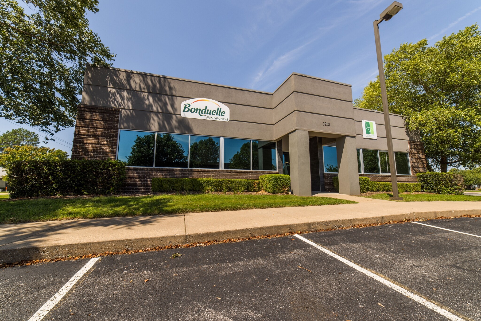 1700 SW Commerce Dr, Bentonville, AR for lease Building Photo- Image 1 of 1