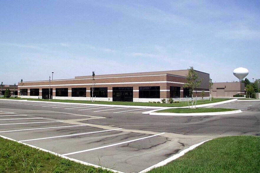 48443 Alpha Dr, Wixom, MI à vendre - Photo principale - Image 1 de 4