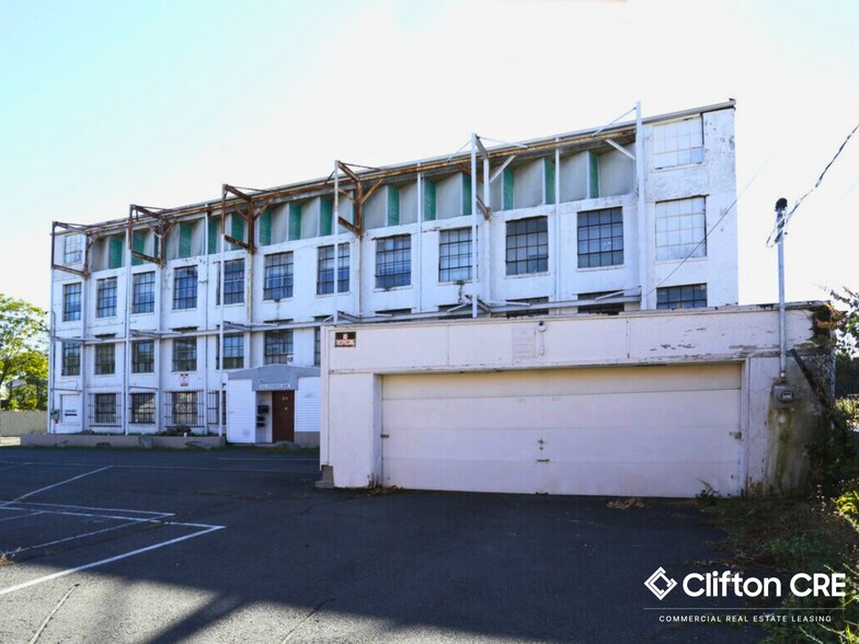 94 Stokes Ave, Ewing, NJ à vendre - Photo du bâtiment - Image 2 de 6