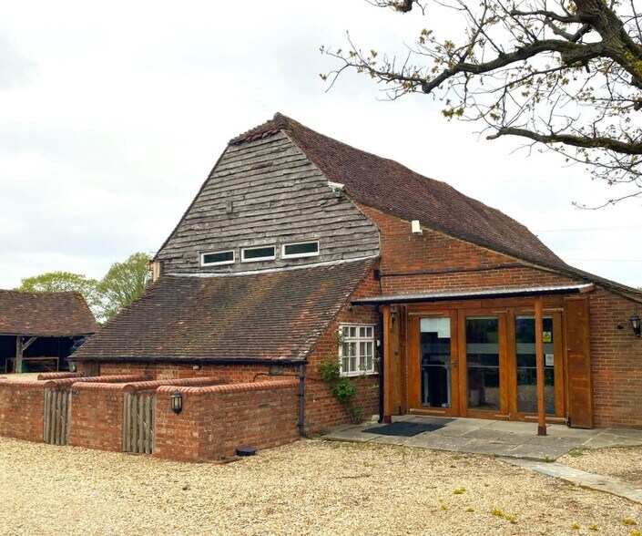 Dowlands Ave, Smallfield à louer - Photo principale - Image 1 de 1