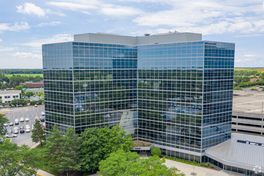 4 Westbrook Corporate Ctr, Westchester, IL à louer - Photo du bâtiment - Image 1 de 11