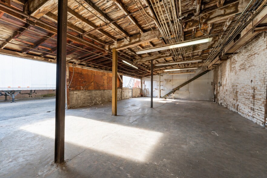 830 59th St, Los Angeles, CA à louer - Photo du bâtiment - Image 3 de 14