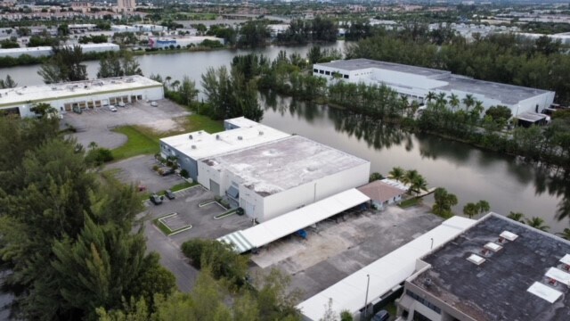 1550 NW 94th Ave, Doral, FL à louer - Photo du bâtiment - Image 3 de 4