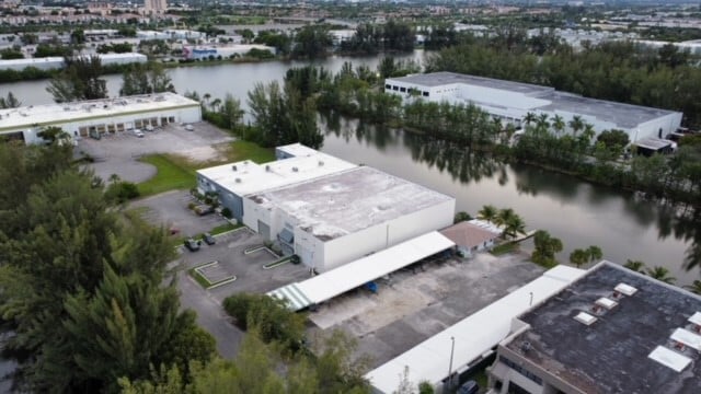1550 NW 94th Ave, Doral, FL à louer - Photo du bâtiment - Image 3 de 4