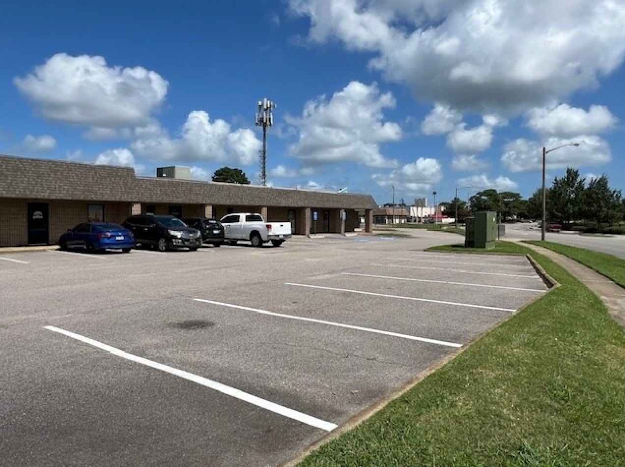 4696-4698 Honeygrove Rd, Virginia Beach, VA for lease Building Photo- Image 1 of 5