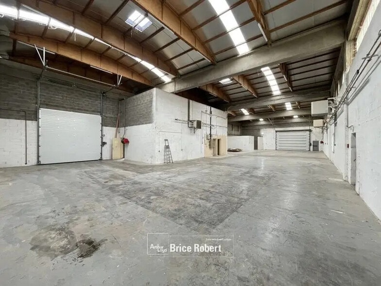 Office in Chassieu for lease - Interior Photo - Image 2 of 10