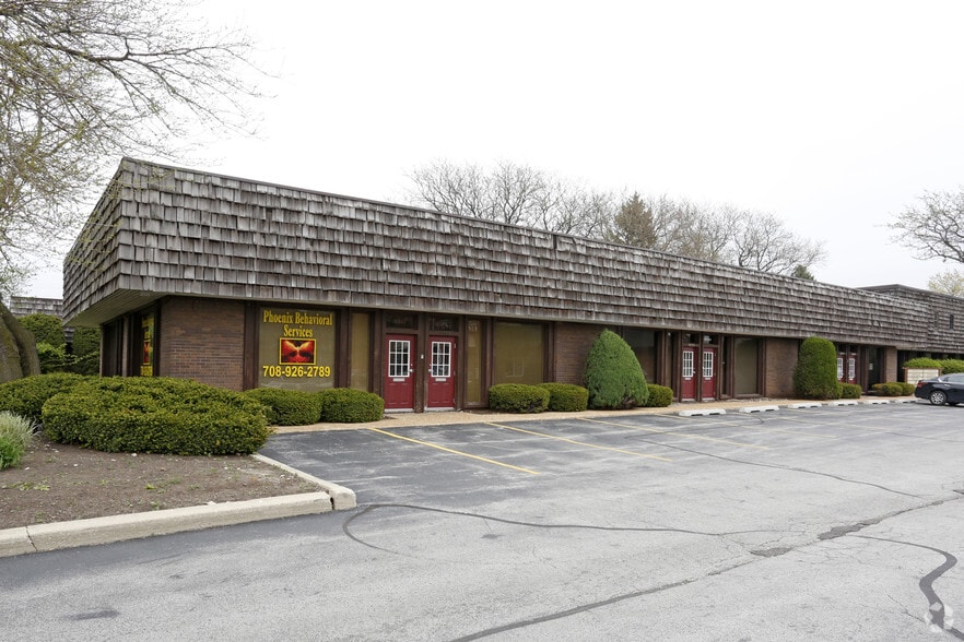 16531-16533 Oak Park Ave, Tinley Park, IL for lease - Building Photo - Image 2 of 5