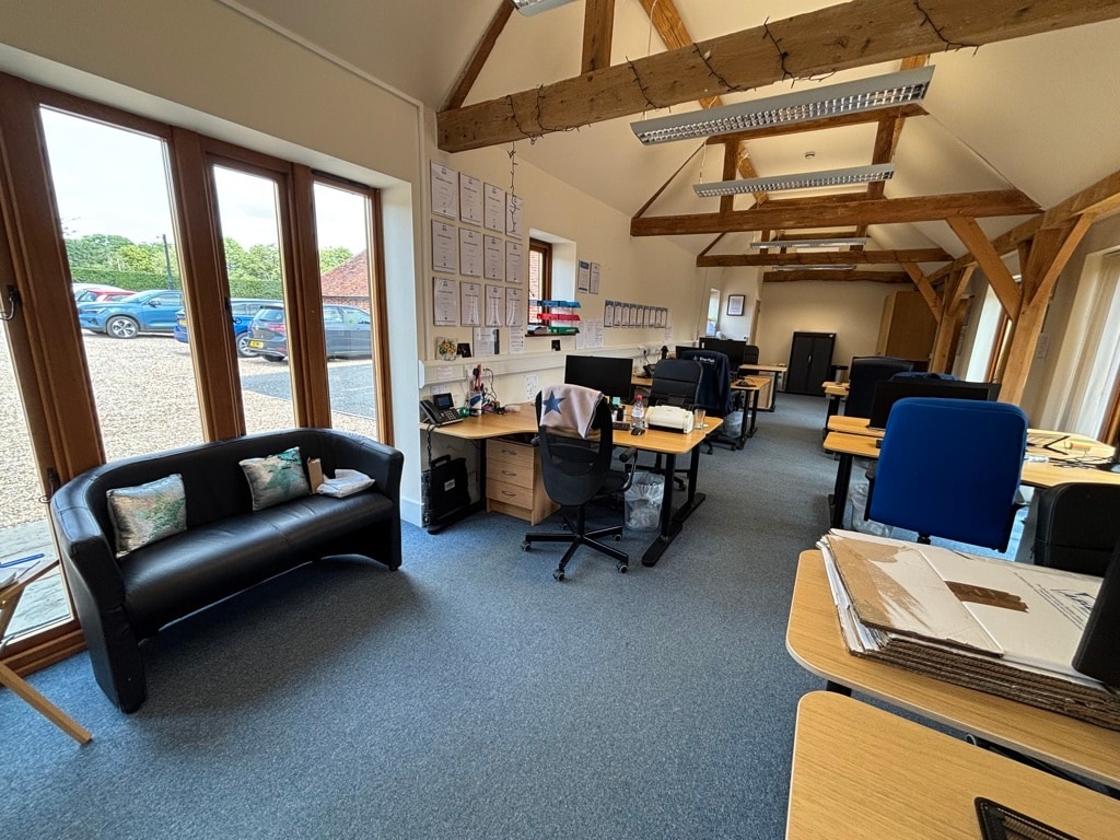 Bartletts Ln, Maidenhead for lease Interior Photo- Image 1 of 3