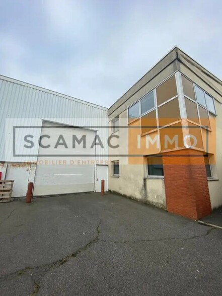 Industrial in Chilly-Mazarin for lease - Building Photo - Image 1 of 5