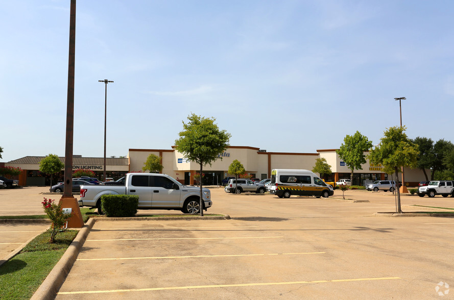 1601 W Northwest Hwy, Grapevine, TX for lease - Building Photo - Image 1 of 6