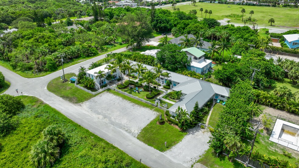 2502 Tamarind Dr, Hutchinson Island, FL for sale - Building Photo - Image 2 of 201