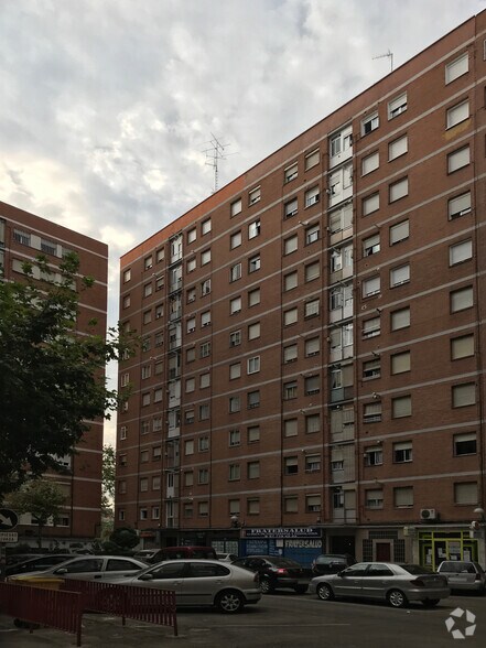 Immeuble residentiel dans Madrid, Madrid à vendre - Photo du bâtiment - Image 2 de 2
