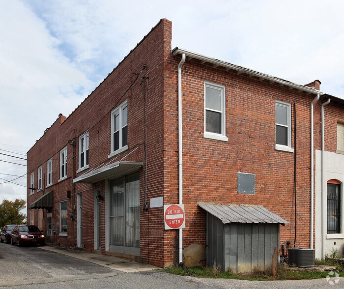 111 N Main St, Four Oaks, NC à louer - Photo du bâtiment - Image 2 de 5
