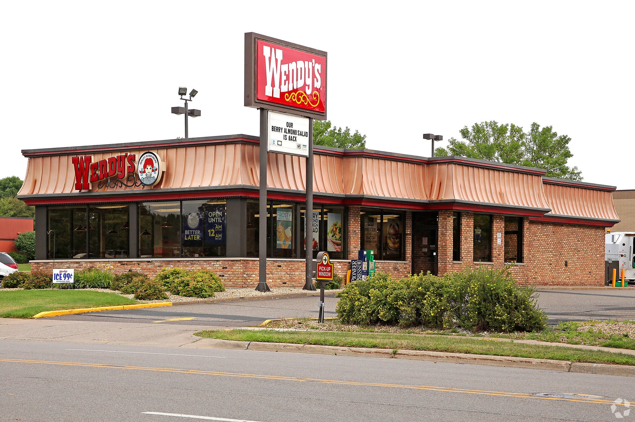 1899 Perimeter Rd, Roseville, MN for lease Primary Photo- Image 1 of 14