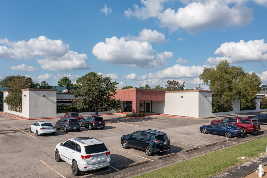 17222 Red Oak Dr, Houston, TX for lease - Primary Photo - Image 1 of 15