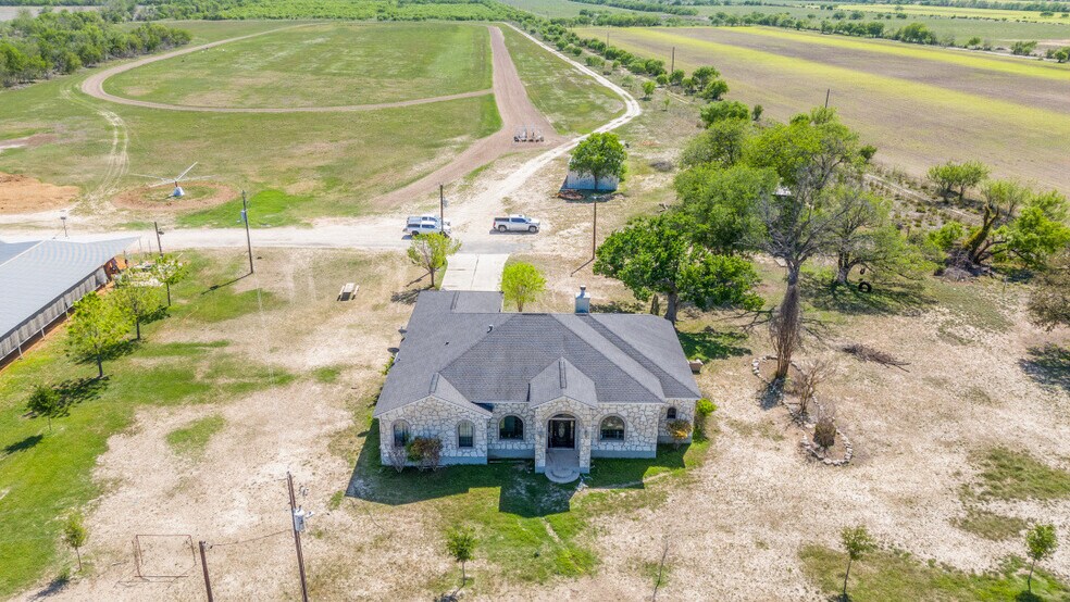 10023 FM 1303, Floresville, TX à vendre - Photo du bâtiment - Image 3 de 13