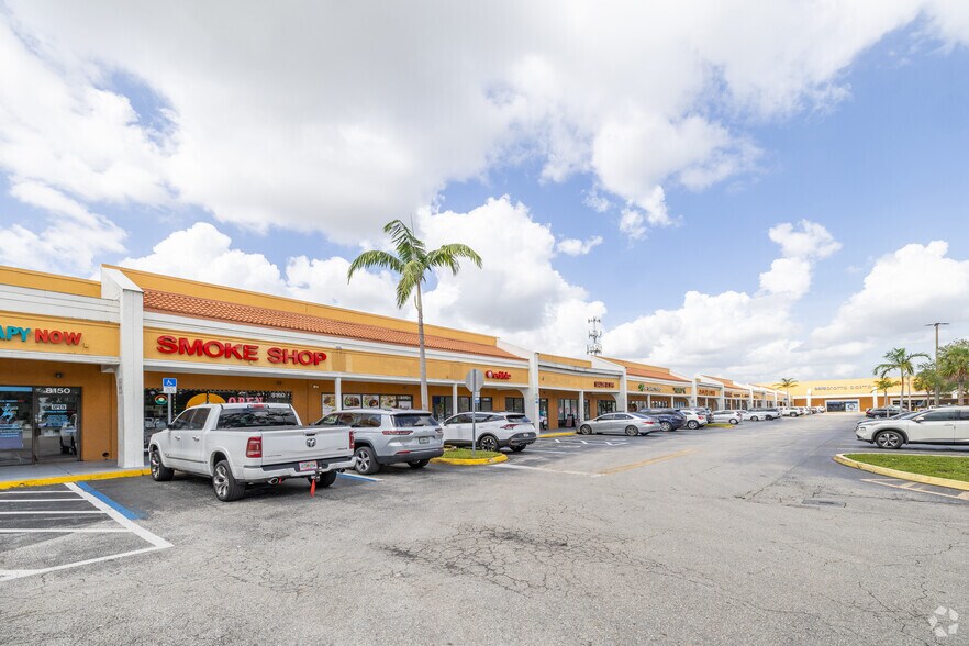8030-8384 N Pines Blvd, Pembroke Pines, FL à louer - Photo du bâtiment - Image 2 de 5