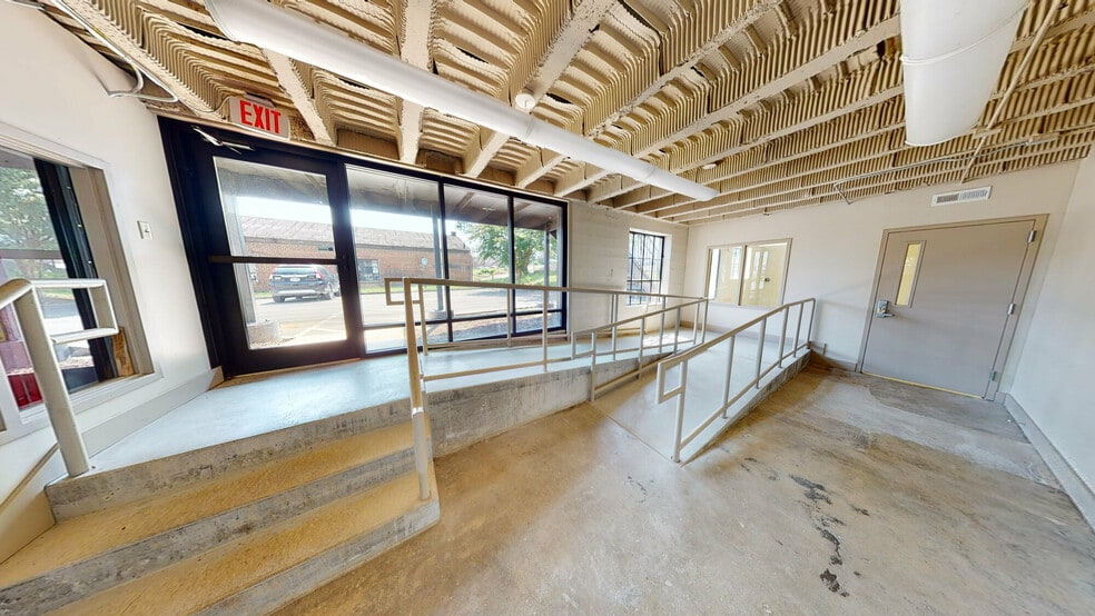 306 6th St SW, Roanoke, VA for lease - Interior Photo - Image 3 of 9