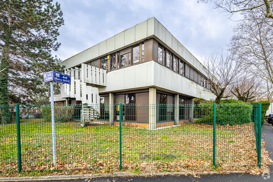 Bureau dans Bron à vendre - Photo du bâtiment - Image 2 de 4
