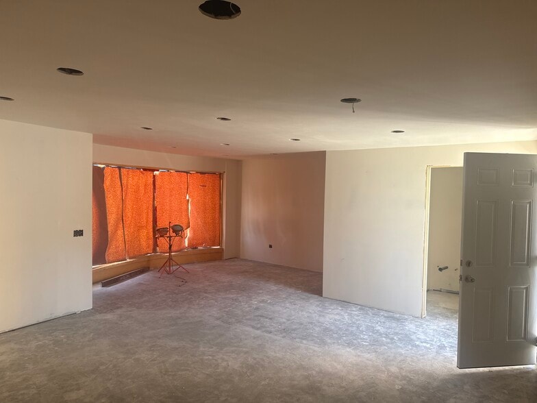 5521 El Cajon Blvd, San Diego, CA for lease - Building Photo - Image 3 of 12