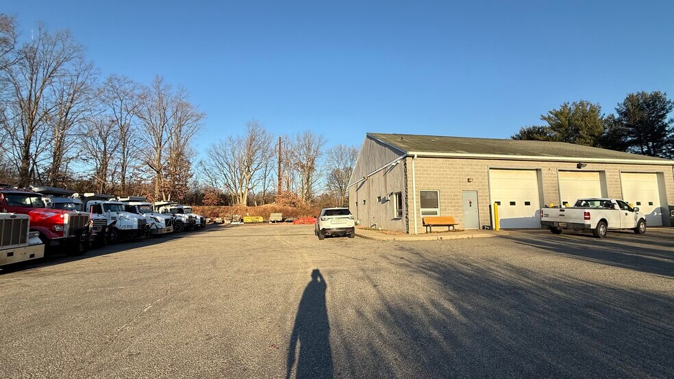 3211 Bordentown Ave, Parlin, NJ à vendre - Photo du bâtiment - Image 2 de 7