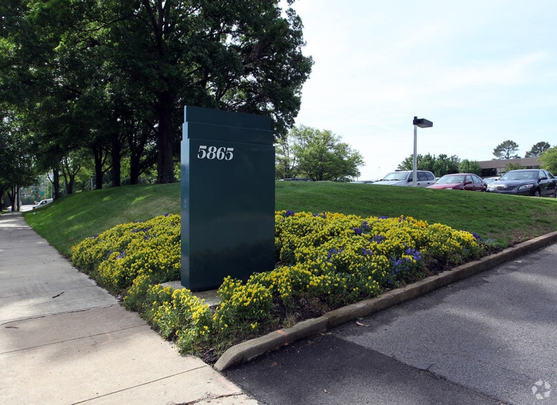 5865 Ridgeway Center Pky, Memphis, TN for lease - Building Photo - Image 3 of 5