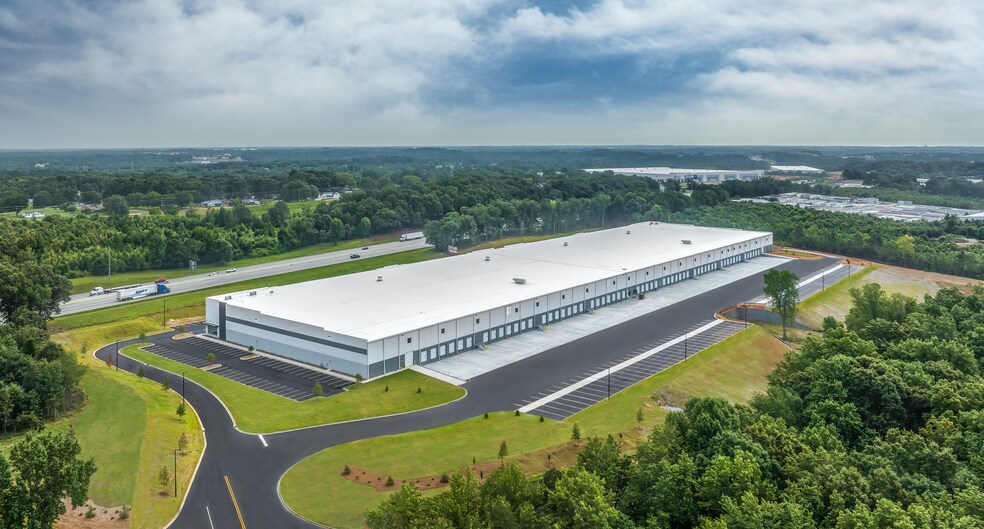 1061 Duncan Reidville Rd, Duncan, SC à louer - Photo du bâtiment - Image 1 de 2