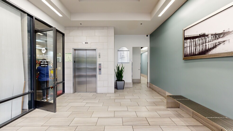 3142 Vista Way, Oceanside, CA à louer - Numérisation 3D de Matterport - Image 2 de 9