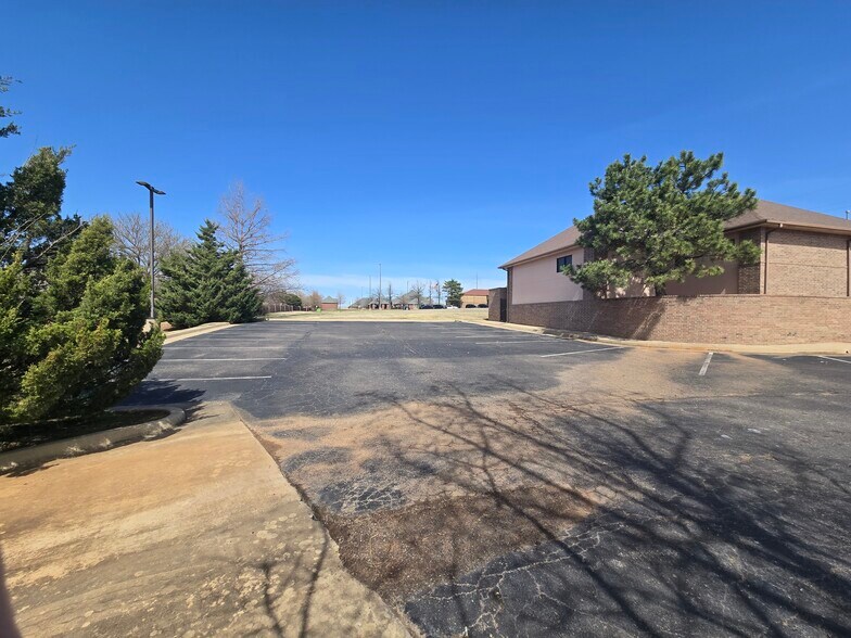 9617 S Pennsylvania Ave, Oklahoma City, OK à vendre - Photo du bâtiment - Image 3 de 6