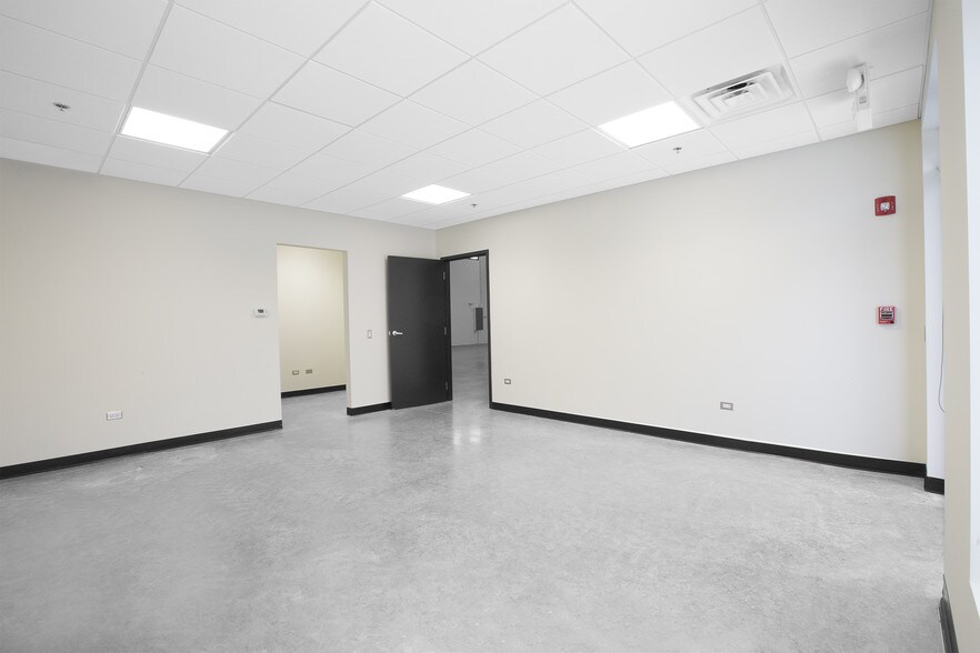 2300 Wisconsin Ave, Downers Grove, IL à louer - Photo intérieure - Image 2 de 9