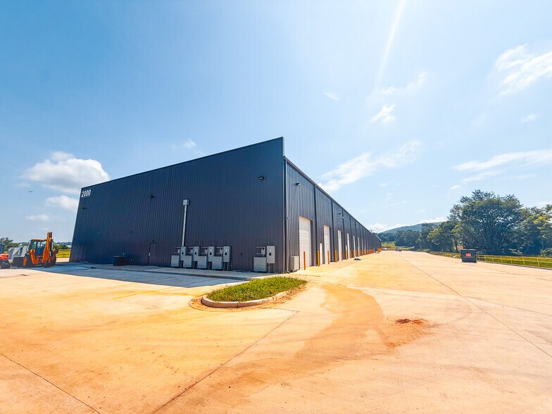 2000 Bob Wade NW ln, Huntsville, AL for lease - Building Photo - Image 2 of 36