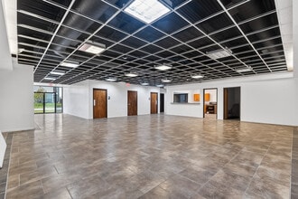 9809 Rowlett St, Houston, TX for lease Interior Photo- Image 2 of 13