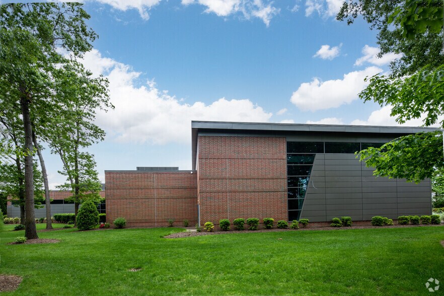 5-10 Browns Rd, Nesconset, NY à louer - Photo du bâtiment - Image 2 de 6