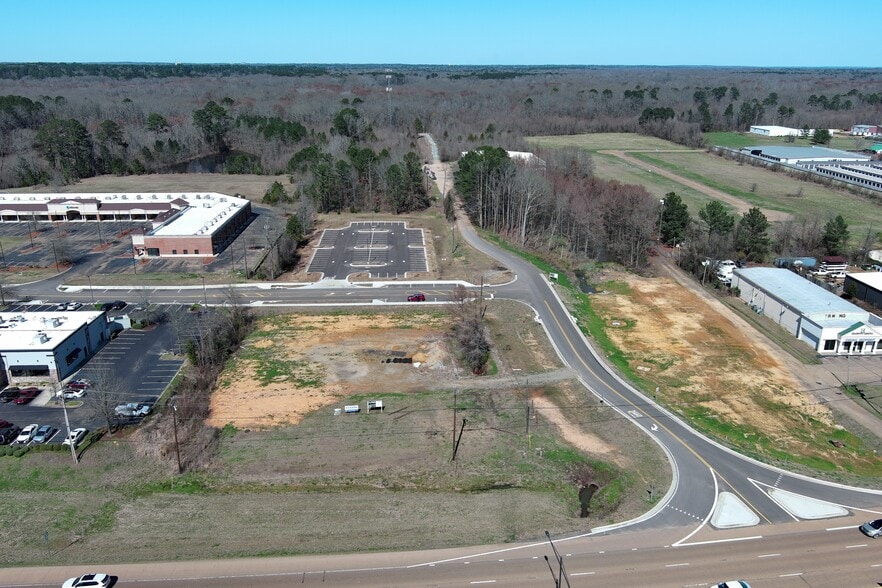 2580 Lakeland Dr, Flowood, MS à vendre - Photo du bâtiment - Image 3 de 4