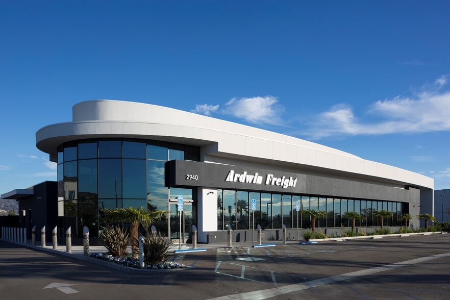 2940 N Hollywood Way, Burbank, CA for lease - Building Photo - Image 2 of 19