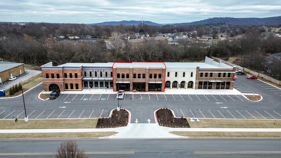 140 Southwinds Rd, Farmington, AR for lease - Building Photo - Image 2 of 8