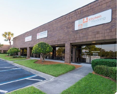 9440 Philips Hwy, Jacksonville, FL for lease - Building Photo - Image 2 of 8