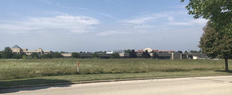 N19W24135 Riverwood Dr, Waukesha, WI for sale - Building Photo - Image 2 of 5