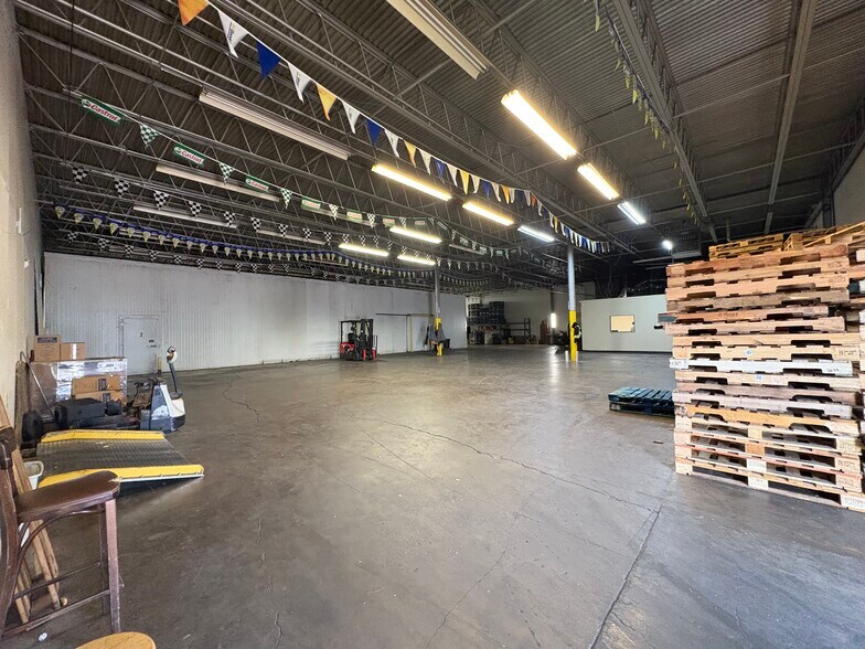 3002-3014 Avenue E E, Arlington, TX à louer - Photo du bâtiment - Image 2 de 25