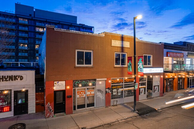Plus de détails pour 328 10th St NW, Calgary, AB - Commerce de détail à vendre