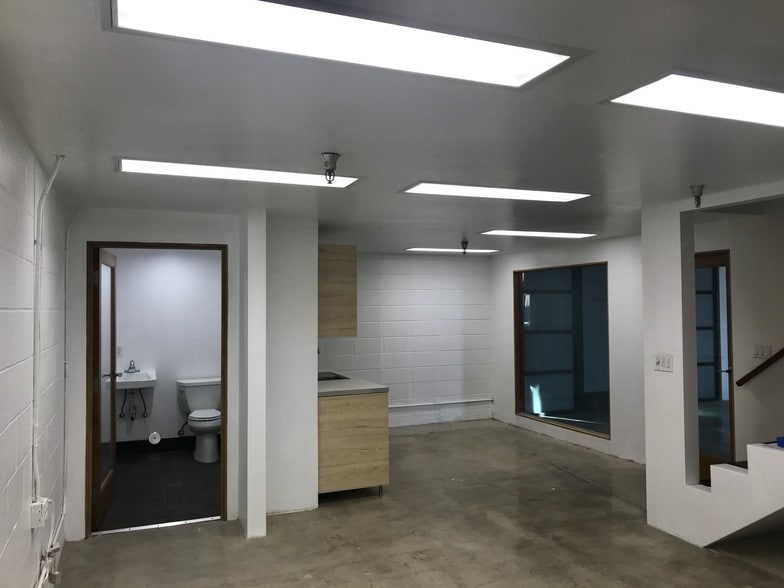 8928 Ellis Ave, Culver City, CA for lease - Interior Photo - Image 3 of 4