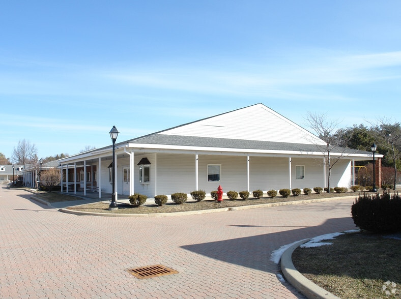 100 Saratoga Village Blvd, Malta, NY for lease - Building Photo - Image 2 of 3