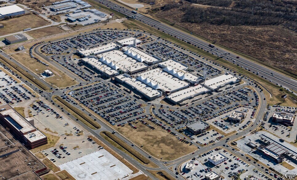 OKC Outlets Pad Sites portefeuille de 2 propriétés à vendre sur LoopNet.ca - Photo du bâtiment - Image 2 de 9