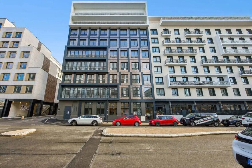 Bureau dans Montigny-le-Bretonneux à louer - Photo du bâtiment - Image 2 de 14